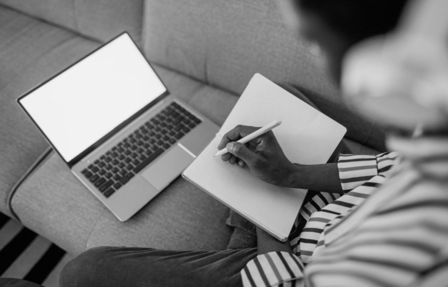 Detailansicht von Finanzunterlagen und Planungsmaterialien